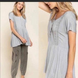 Boutique Crochet V-neck very soft babydoll tunic in steel blue / gray